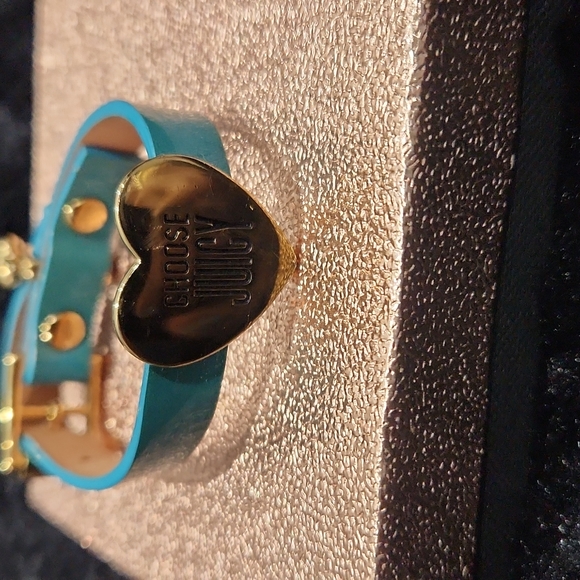 Choose Juicy Buckle Wrap Bracelet - Picture 2 of 7